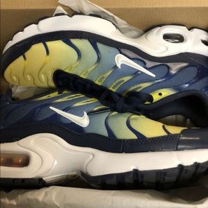 Womens vapormax plus. Size 6 women, 5 kids.